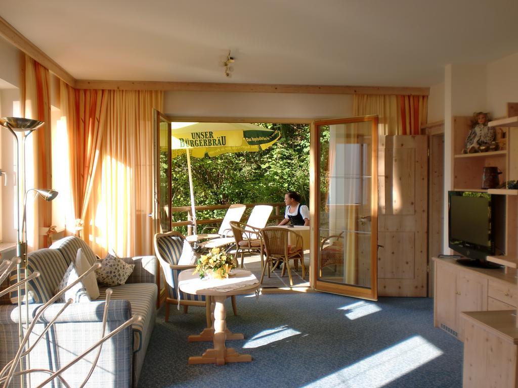 Hotel Restaurant Neu Meran Bad Reichenhall Room photo